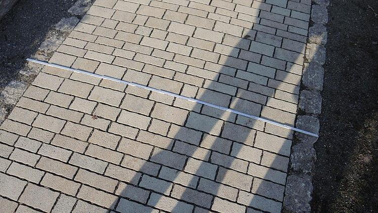 Pflaster in dieser Art sollen die Wege erhalten.