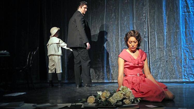 "Ausblick in ein schönes Land": ein szenischer Liederabend mit Musik von Erich Wolfgang Korngold feierte Premiere in der Coburger Reithalle.Foto: Henning Rosenbusch