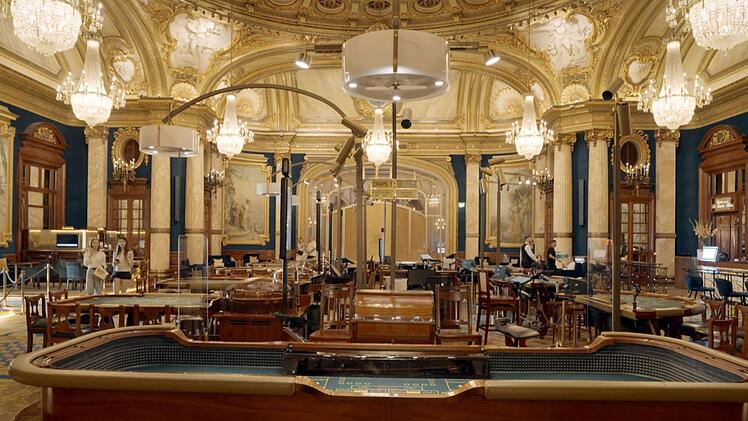 Innenansicht des im Jahr 1865 eingeweihten Kasinos von Monte Carlo. Fürst Charles III. erfand mit Kasino, Oper und Prunkhotels ein neues Monaco.