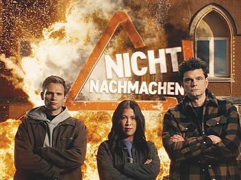 Mai Thi Nguyen-Kim, Fabian K&ouml;ster (links) und Lutz van der Horst pr&auml;sentieren die Neuauflage von "Nicht nachmachen!". Sie folgen Wigald Boning und Bernhard Ho&euml;cker, was wohl mit der Hoffnung einhergeht, beim jungen Publikum anzukommen.