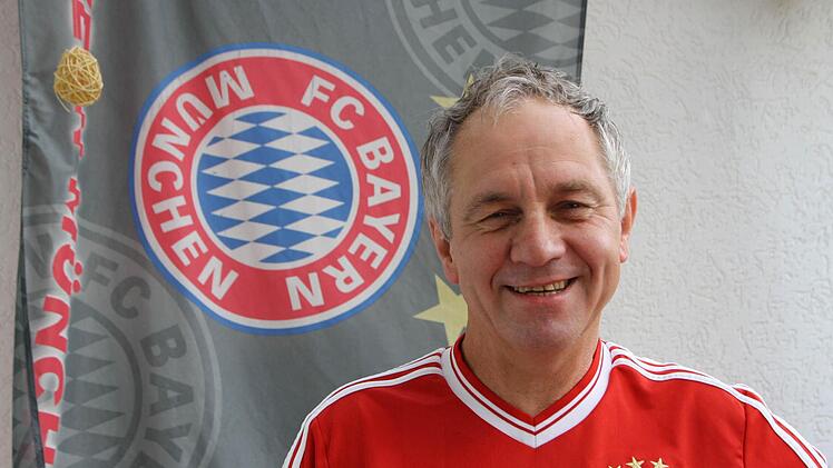FC-Bayern-Trikot überziehen, Fanartikel raus und ab ins Stadion: Hermann Dietrich gewann gestern die letzten beiden Karten für das Champions-League-Halbfinale und machte sich natürlich sofort auf den Weg nach München. Foto: Ralf Ruppert