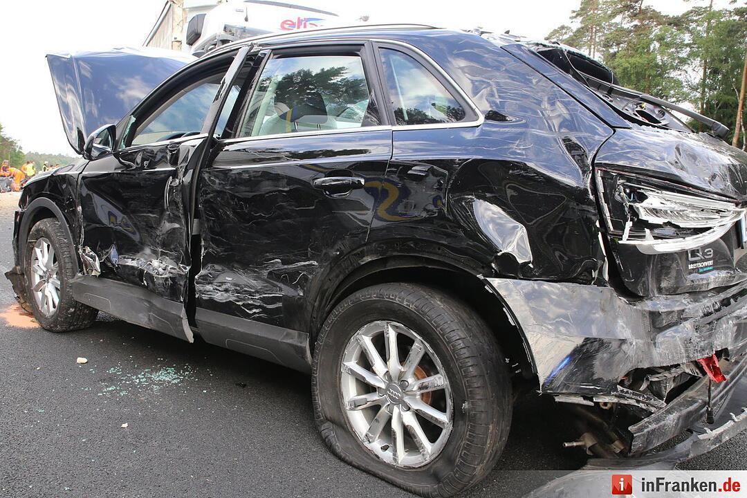 Unfall mit mehreren Fahrzeugen auf der A6 bei Nürnberg-Langwasser