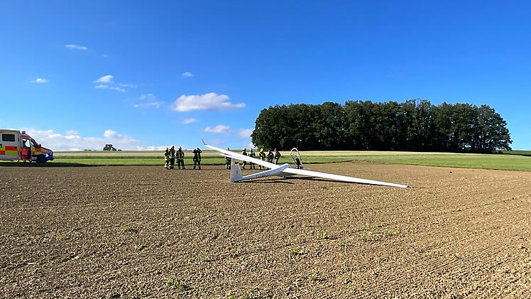 Dreifache Notlandung: Drei Segelflieger m&uuml;ssen zeitgleich neben der A73 notlanden