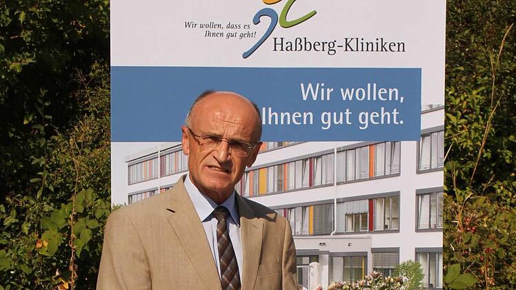 Landrat Wilhelm Schneider stellte mit Stolz den neuen MRT vor.