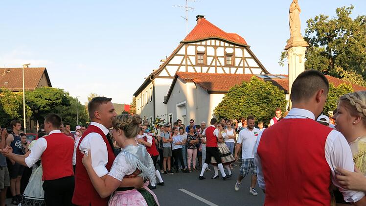 Beim Betzenaustanzen in Effeltrich Foto: Dagmar Niemann