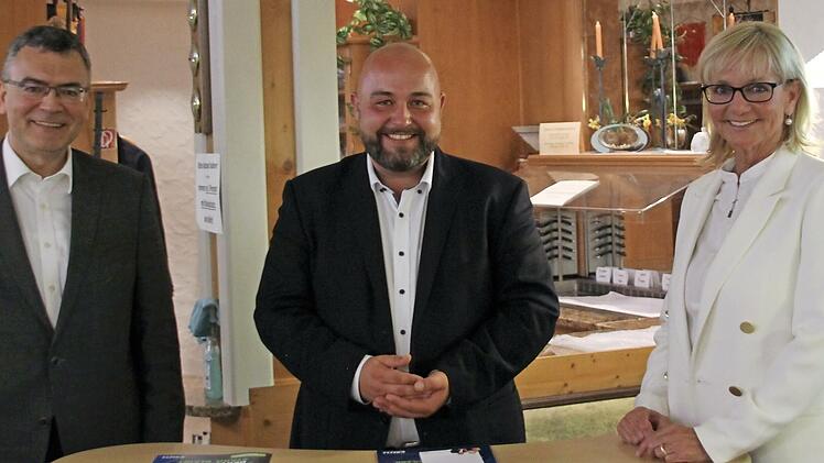 Zwei prominente G&auml;ste konnte CSU-Bundestagskandidat Jonas Geissler (Mitte) in Mitwitz begr&uuml;&szlig;en: den Leiter der bayerischen Staatskanzlei, Florian Herrmann, und die fr&uuml;here Skirennl&auml;uferin Christa Kinshofer.