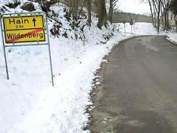 Die Straße zwischen Weißenbrunn und Wildenberg soll 2015 ausgebaut werden. Sie befindet sich im maroden Zustand. Foto: K.-H. Hofmann