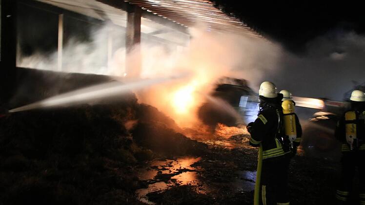 Eindrücke vom Brand in Haard in der Nacht auf Sonntag. Foto: Ralf Ruppert