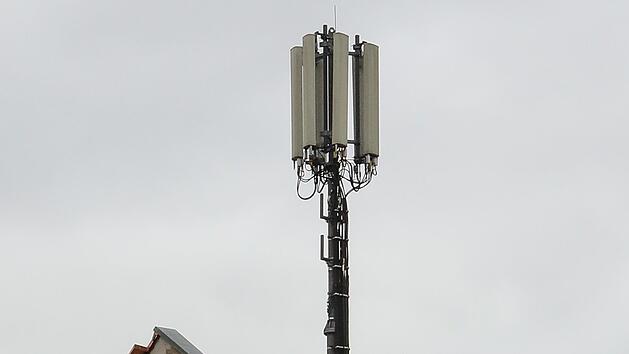 Mobilfunkmasten wie dieser bedienen die herk&ouml;mmliche Technik. Neue Anlagen f&uuml;r die 5G-Technik sollen in mehreren Bad Rodacher Stadtteilen errichtet werden. Dazu gab es eine Online-B&uuml;rgerversammlung.  Foto: Barbara Herbst