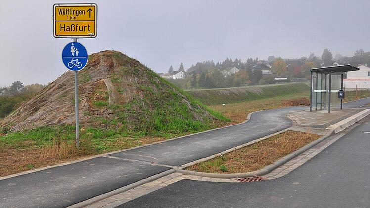 Der Erdwall im Süden des neuen Baugebiets "Osterfeld II" ist notwendig gewesen, um das Gebiet erschließen zu können.