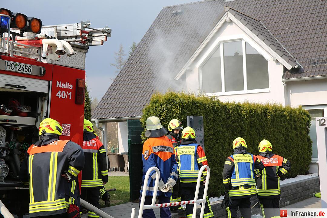 Kellerbrand in Naila: Feuerwehr rettet Tiere aus Wohnhaus
