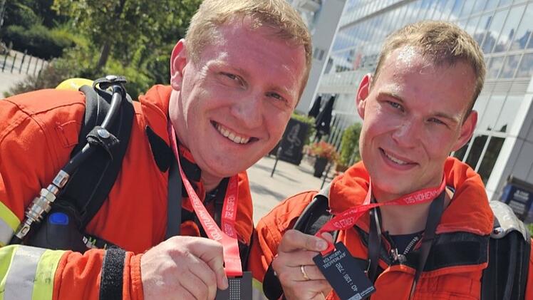 Feuerwehr Helmbrechts zeigte "Teamwork und Pr&auml;zision" bei K&ouml;lner Treppenlauf