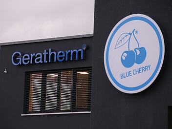 Die blaue Kirsche an der Fassade steht für die medizinische Software, die Geratherm entwickelt.  Foto: Benedikt Borst
