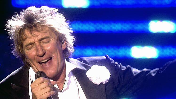Im Anschluss an die Doku zeigt ARTE den knapp anderthalbstündigen Konzertfilm "Rod Stewart Live at the Royal Albert Hall". 2004 performte der Sänger dort Songs seiner gesamten Karriere inklusive des damals aktuellen Projektes mit legendären Jazz-Songs. Beeindruckend ist die Atmosphäre des Konzertes, die Stimmung im Publikum überragend.