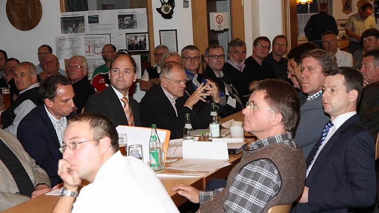 Das Schützenheim war voll, die regionale Politprominenz komplett vertreten.