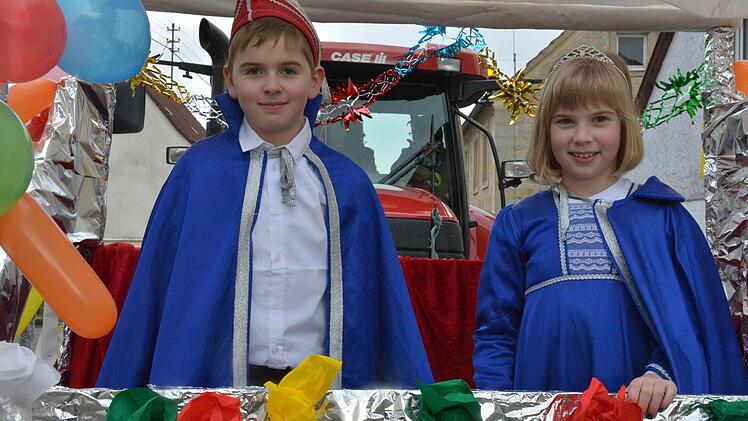 Das Kinderprinzenpaar Finn Butterhof und Neele Rützel