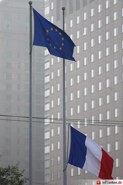 Weltweit gedenken Menschen den Opfer des Terrors von Paris