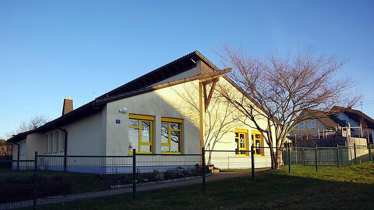 Der Kindergarten Buchbach braucht mehr Platz. Wo die Kinder untergebracht werden, bis ein Anbau steht, ist umstritten.Heike Schülein