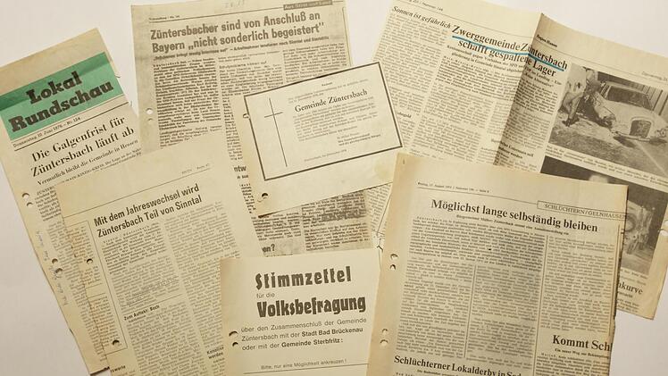 Zeitungsausschnitte aus den 1970er-Jahren zeigen, wie kontrovers die Zugehörigkeit von Züntersbach zu Hessen oder Bayern auch im Ort selbst diskutiert wurde. Am Ende ging der Ort in der Großgemeinde Sinntal auf. Foto: Steffen Standke