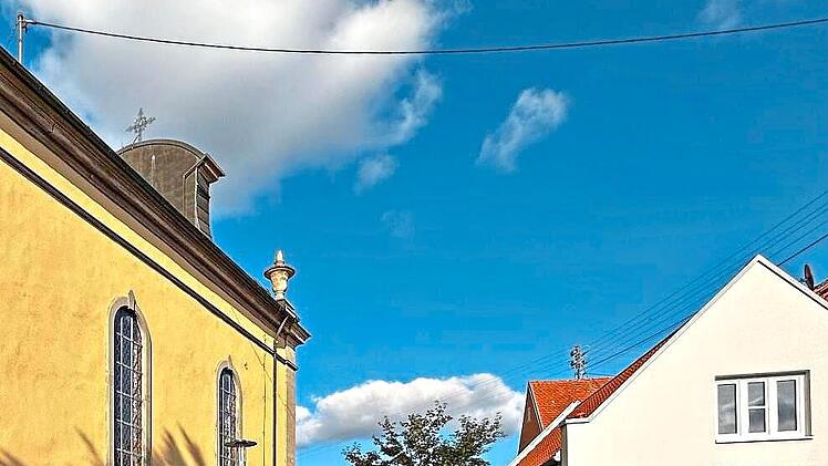 Bei der Er&ouml;ffnung des Kulturwegs im September 2023. Rast an der Gro&szlig;wenkheimer Kirche. Dr. Nicolas Zenzen