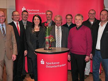 Zum 20. Mal vergab die Stiftung der Sparkasse Ostunterfranken Fördermittel in Höhe von 50 200 Euro für Projekte im Landkreis Haßberge. Unser Bild zeigt (von links): Landrat Wilhelm Schneider, Vorstandsmitglied Andreas Linder, Peter Detsch (Nordbayerischer Musikbund), Nina Lorenz (Theaterwerkstatt Haßfurt), Sebastian Worch (Fränkisches Theater Schloss Maßbach), Werner Geisel (Sängergruppe Haßberge), Hermann Bauer (Musikschule Ebern), Michael Hömer (Kultur e.V. Rügheim), Armin Schuler (Musikbah...