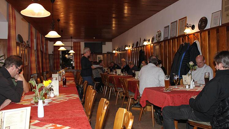 Blick in die Bürgerversammlung in Wannbach Foto: Carmen Schwind