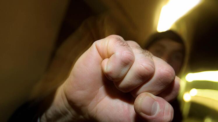 Der Fausthieb eines 25-jährigen Lichtenfelser gegen einen weiblichern Teenager beschäftigte das Lichtenfelser Amtsgericht. Foto: Karl-Josef Hildenbrand/dpa