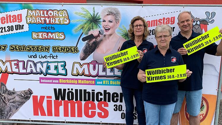 Die Wöllbicher Kirmes lockt nach Wollbach, Burkardroth. Mit dabei ist Ex-Dschungelkönigin Melanie Müller. Auf dem Foto (von links) Birgit Below, Elvira Huppmann und Matthias Wehner.   Foto: Anja Vorndran