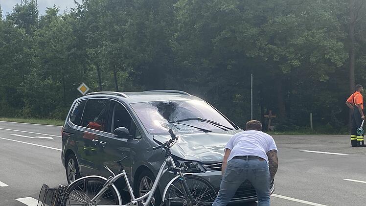Auto erfasst Fahrrad