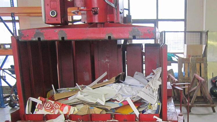 Ist inzwischen im Hafen von Casablanca angelandet: die Papierpresse aus Bamberg. Foto: Paul Einwag