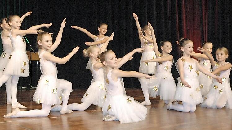 Bezauberten das Publikum: die Ballettschülerinnen von Dominique Scholz. Fotos: Edwin Meißinger