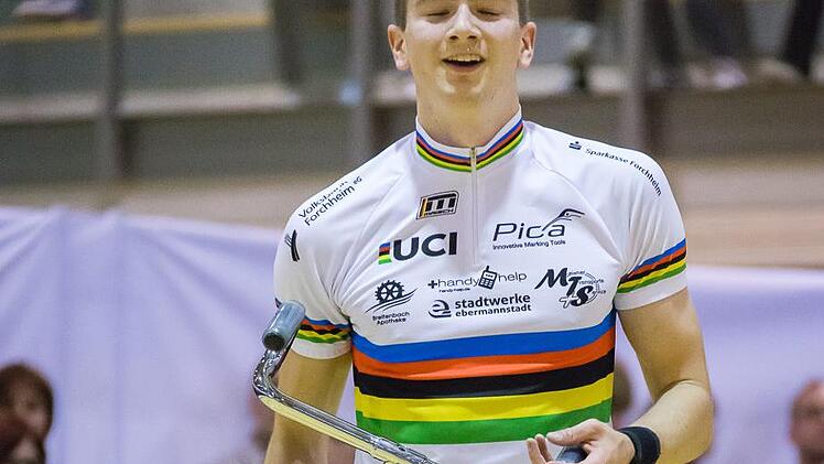 Wer sein Fahrrad liebt, der schiebt.  Kunstrad-Weltmeister Lukas Kohl. Foto: Die Sportfotografen