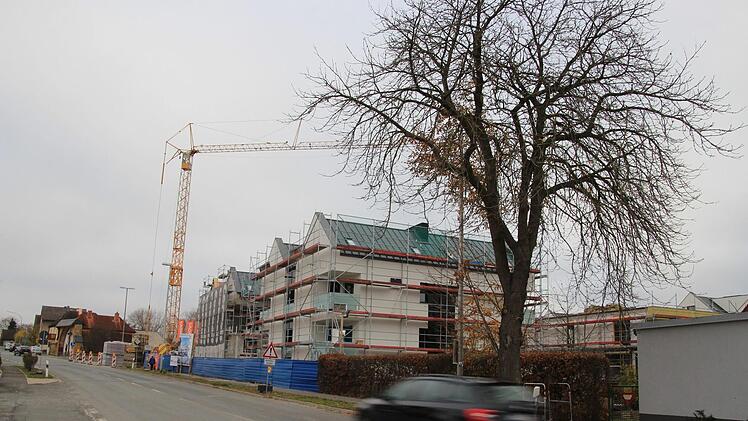 Ob zu modern und zu kompakt gebaut wird, ist immer wieder ein Diskussionspunkt in der Stadt, wie etwa hier bei einem Neubauprojekt auf dem Gelände der ehemaligen Gastwirtschaft "Die Insel". Foto: Tobias Kindermann