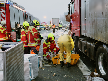 Zwei verletzte Lkw-Fahrer nach Unfall auf A3 bei Weibersbrunn