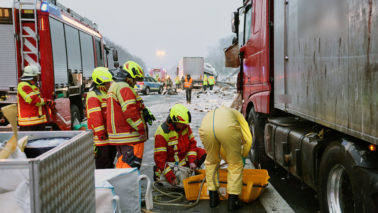 Zwei verletzte Lkw-Fahrer nach Unfall auf A3 bei Weibersbrunn