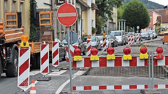 Stadteinwärts ist die Fahrt durch die Kulmbacher Straße möglich. An der Einmündung der Pfählangerstraße - der Verkehr aus Richtung Europabrücke hat Vorfahrt, kommt es jedoch auch zu Stau-Situationen.
