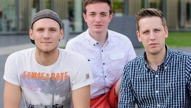 Das "Kundendienst"-Team (von links): die Studenten Alex (23), Stephan (24) und Tobias (24).