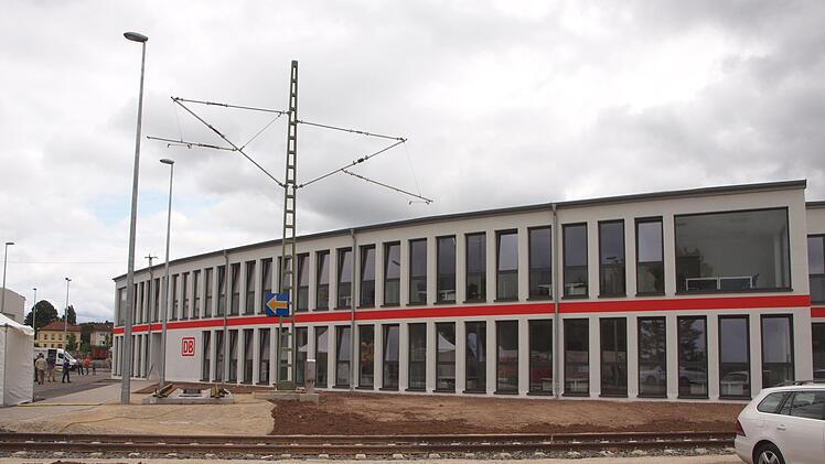 Der neue Stützpunkt der DB Netz in der Wöhrdstraße in Lichtenfels wurde am Samstag im Rahmen eines Tags der offenen Tür der Bevölkerung vorgestellt. Foto: Alfred Thieret