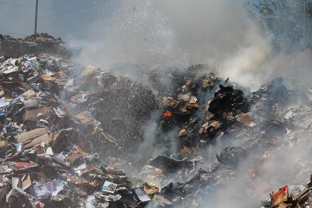 Brand in Würzburger Recycling-Hof: 40 Tonnen Müll in Flammen
