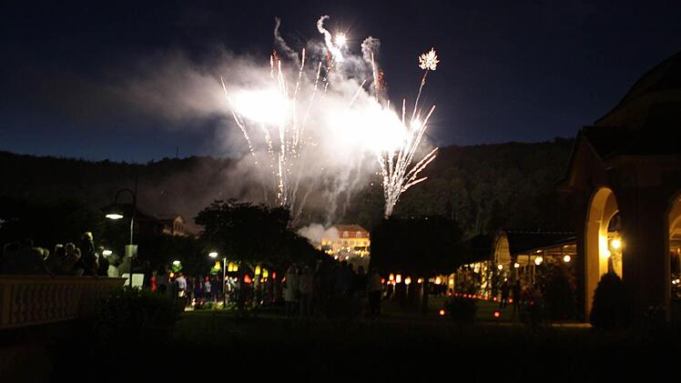 Das Feuerwerk mit Musikuntermalung am Samstagabend.  Foto: Thomas Dill