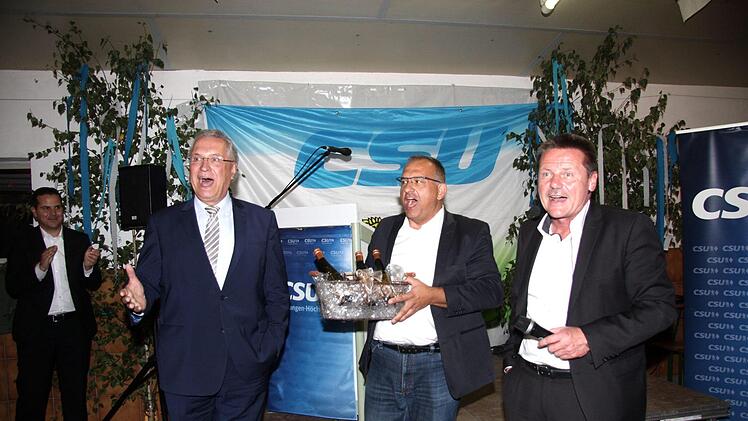 Stimmgewaltig beim Lied der Franken, Joachim Herrmann, Stefan Martin und Manfred Bäreis