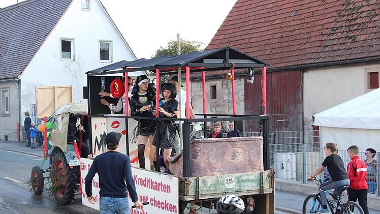 Impressionen vom Umzug    Foto: Evi Seeger