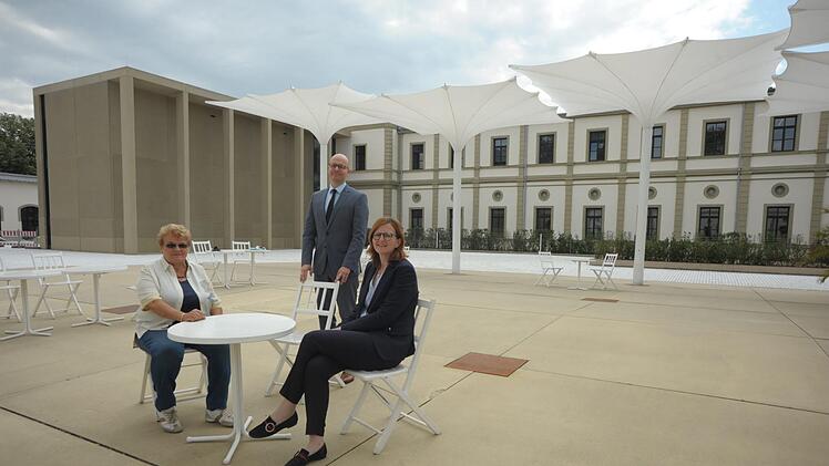 KissingerKulturSommer und Kissinger Spätsommer - Bad Kissingen will verstärkt als Kultur- und Veranstaltungsstandort auf sich aufmerksam machen (im Bild Kurdirektorin Sylvie Thormann, OB Dirk Vogel und Martha Müller vom Förderverein).  Foto: Siegfried Farkas