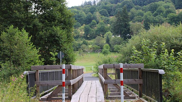 Die Brücke über die Sinn bei Wernarz wird gern von Spaziergängern und Radfahrern genutzt. Foto: Ulrike Müller
