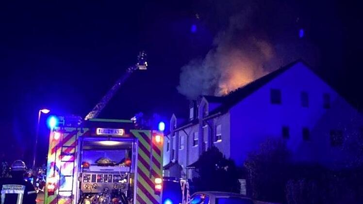 Fecht: Dachstuhlbrand löst Feuerweinsatz aus - Mehr als 60 Einsatzkräfte beteiligt
