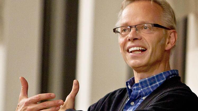"Lassen Sie den Klang einfach strömen": Peter Stenglein bei der Probenarbeit an Bachs h-Moll-Messe. Foto: Jochen Berger