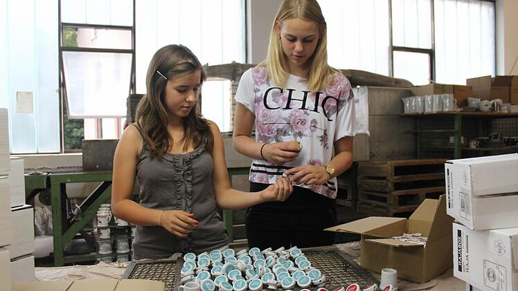 Nancy Gruß und Isabelle Hein arbeiten derzeit in Schauberg. Foto: Veronika Schadeck