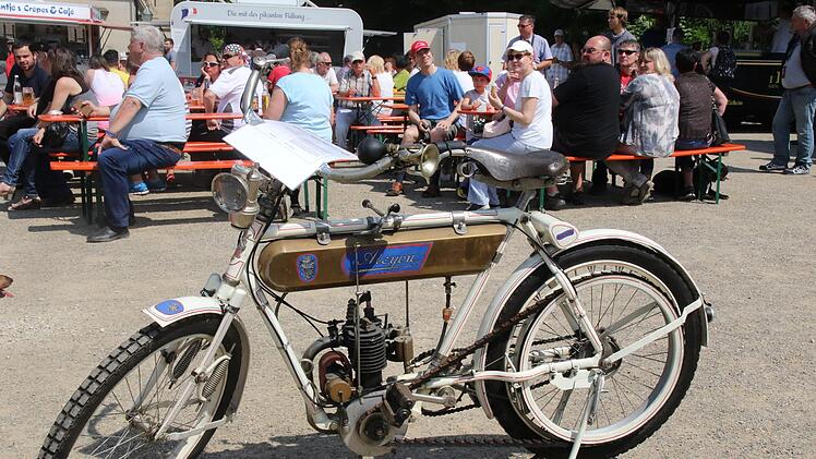 Impressionen vom 15. Coburger Old- und Youngtimertreffen auf dem Schlossplatz.Foto: Wolfgang Desombre