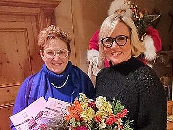 1. Pr&auml;sidentin Katja Wich &uuml;bergibt 1000 Euro an die Gesch&auml;ftsf&uuml;hrende Vorst&auml;ndin der Caritas Kronach Cornelia Thron