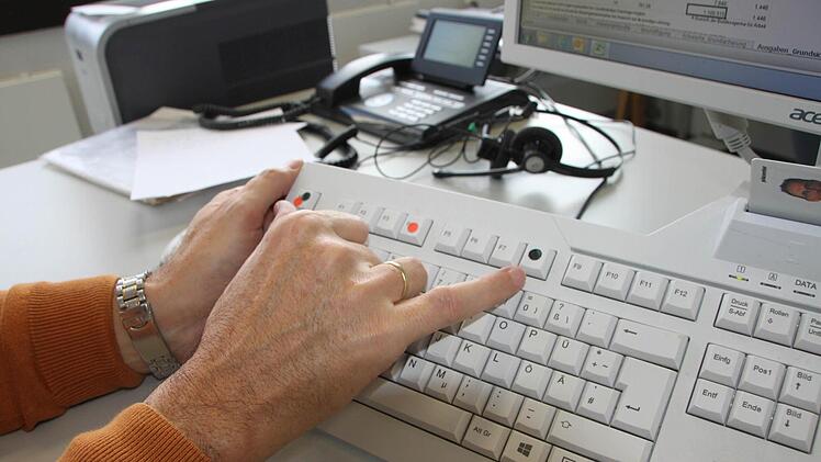 Mit einer Tastenkombination können Mitarbeiter Amok-Alarm auslösen. Foto: Peter Groscurth